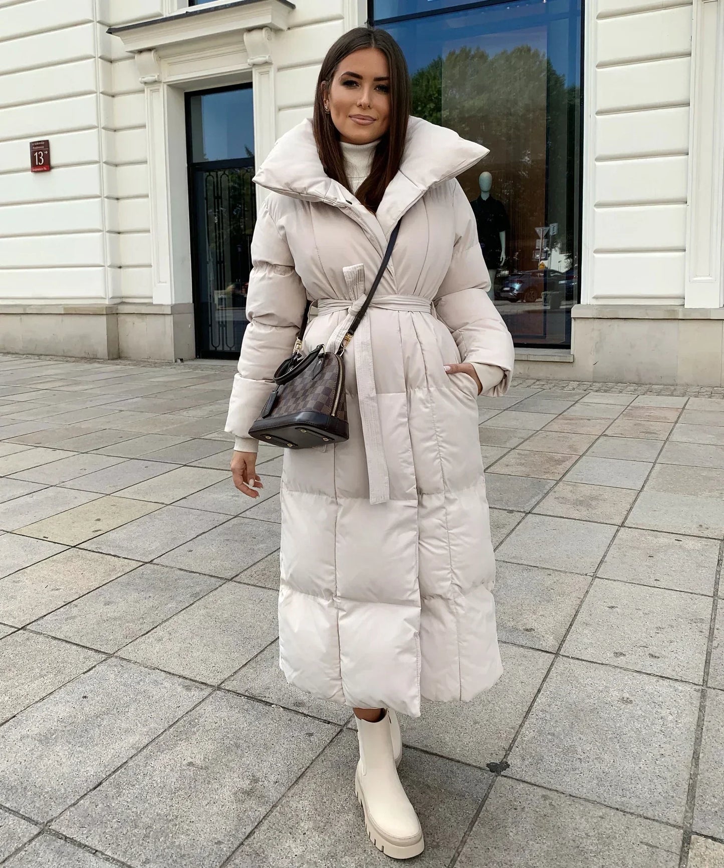 LuxeFrost – Lange Pufferjas met Taille