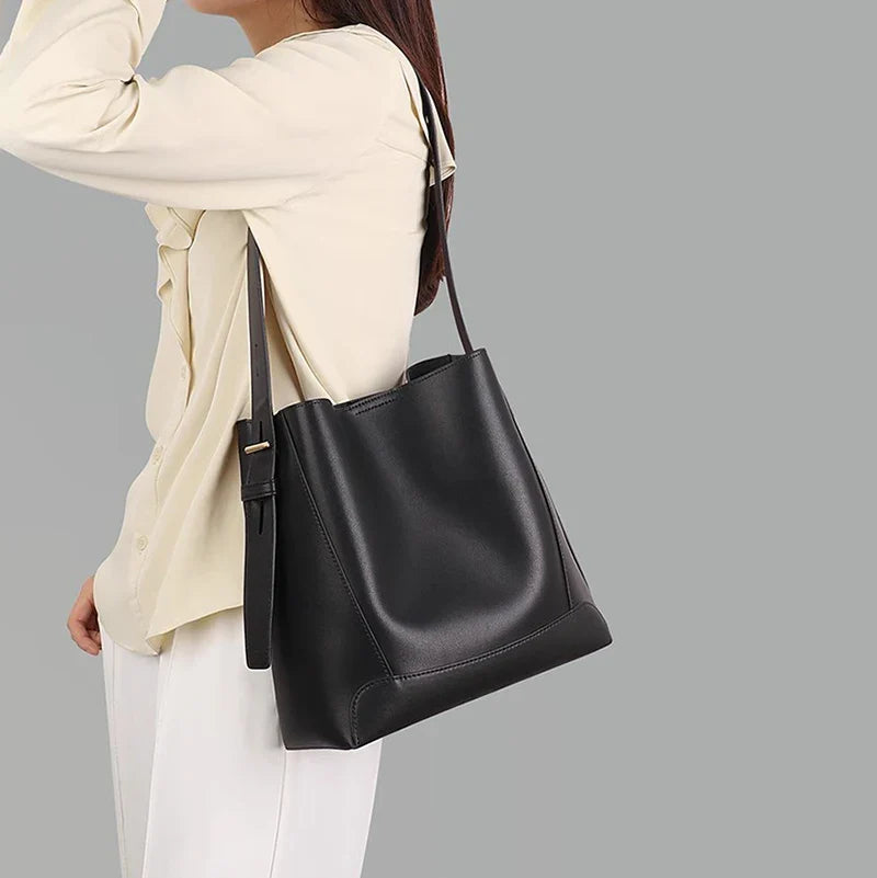 Essence Tas