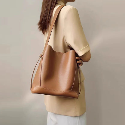 Essence Tas