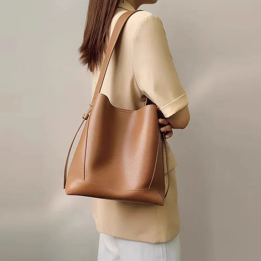 Essence Tas